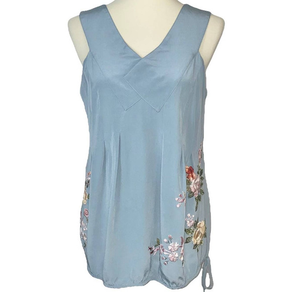 S BCBGMAXAZRIA Powder Blue 100% Silk Bubble Hem V-Neck Floral Embroidered Blouse - Picture 1 of 8